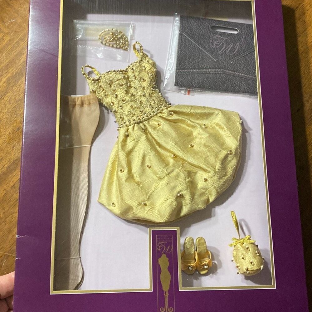 Tyler Wentworth Champagne Bubble 20820 outfit new in box